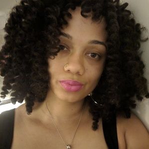 Meet your Posher, Lisa